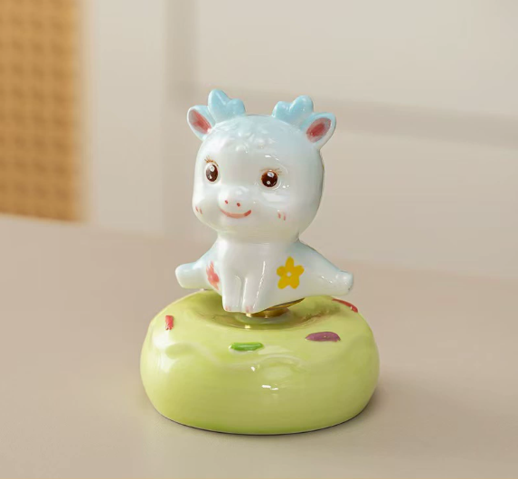 Cute deer-themed spinning figurine