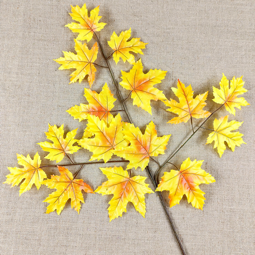 Artificial poplar and maple leaves with a tactile feel, coated with glue to resemble fake tree branches and leaves.