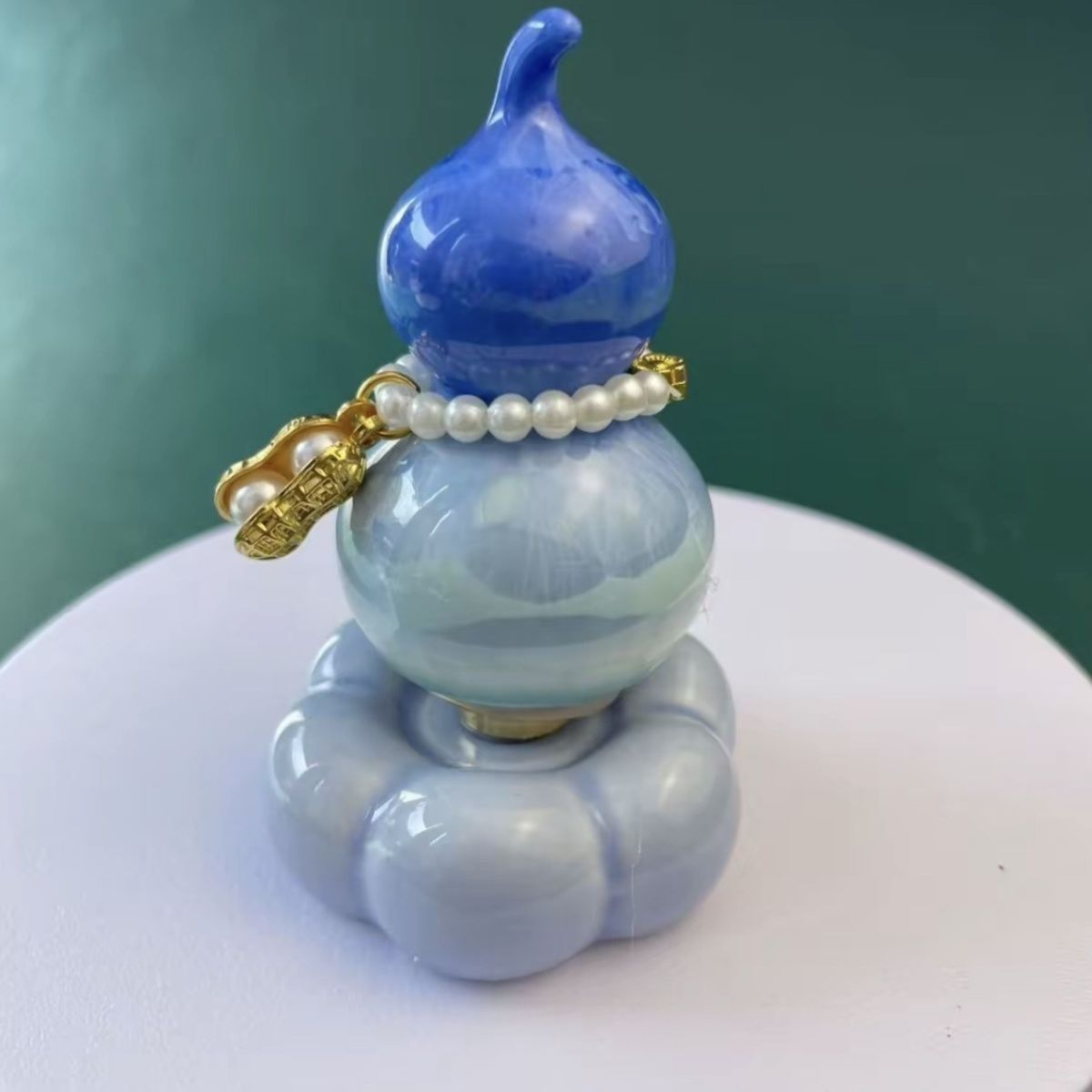 Crystalline glaze gourd-shaped spinning ornament popular on social media