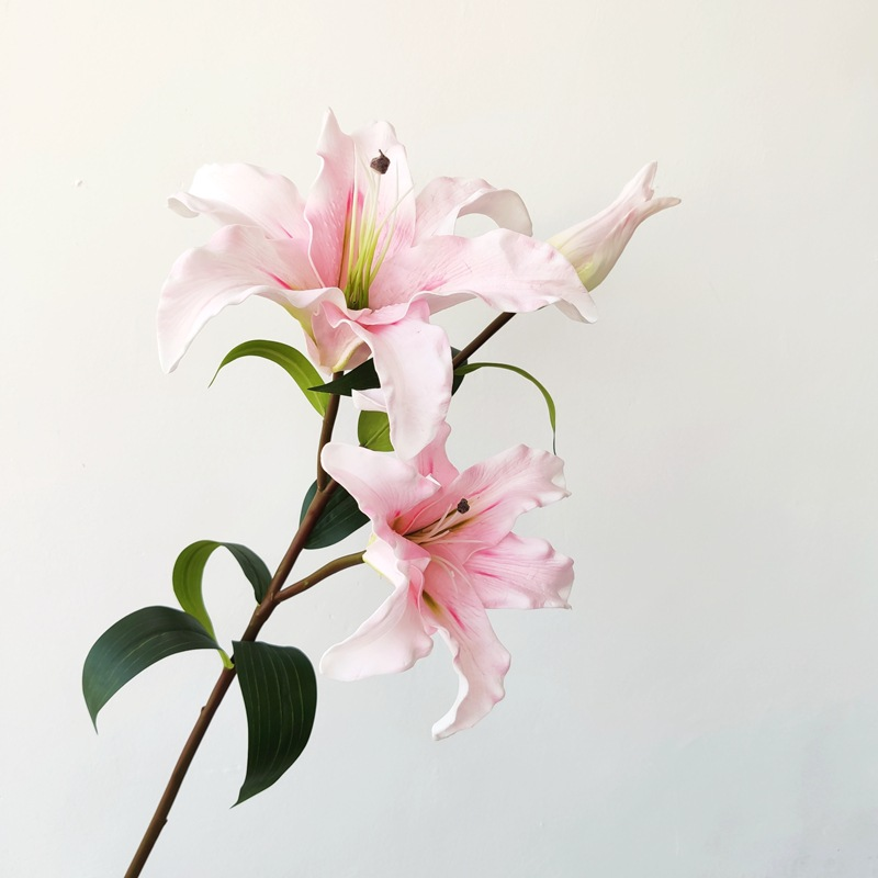 Simulated PU moisturizing artificial lily flowers