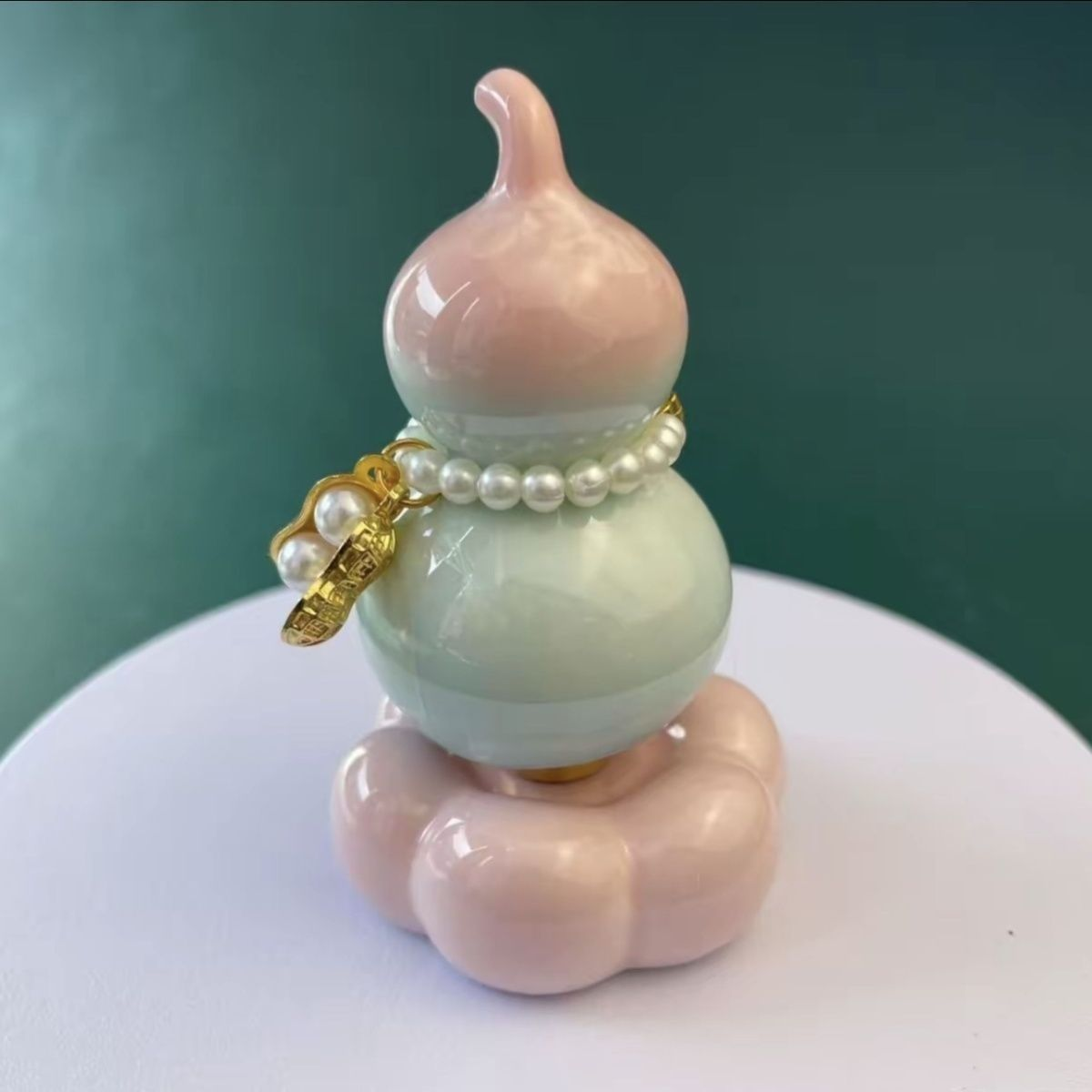 Crystalline glaze gourd-shaped spinning ornament popular on social media