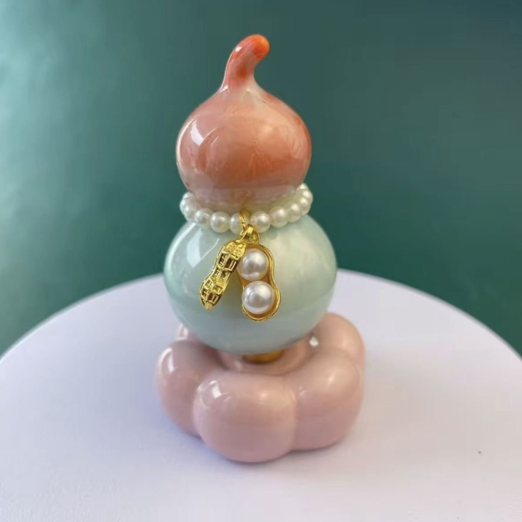 Crystalline glaze gourd-shaped spinning ornament popular on social media